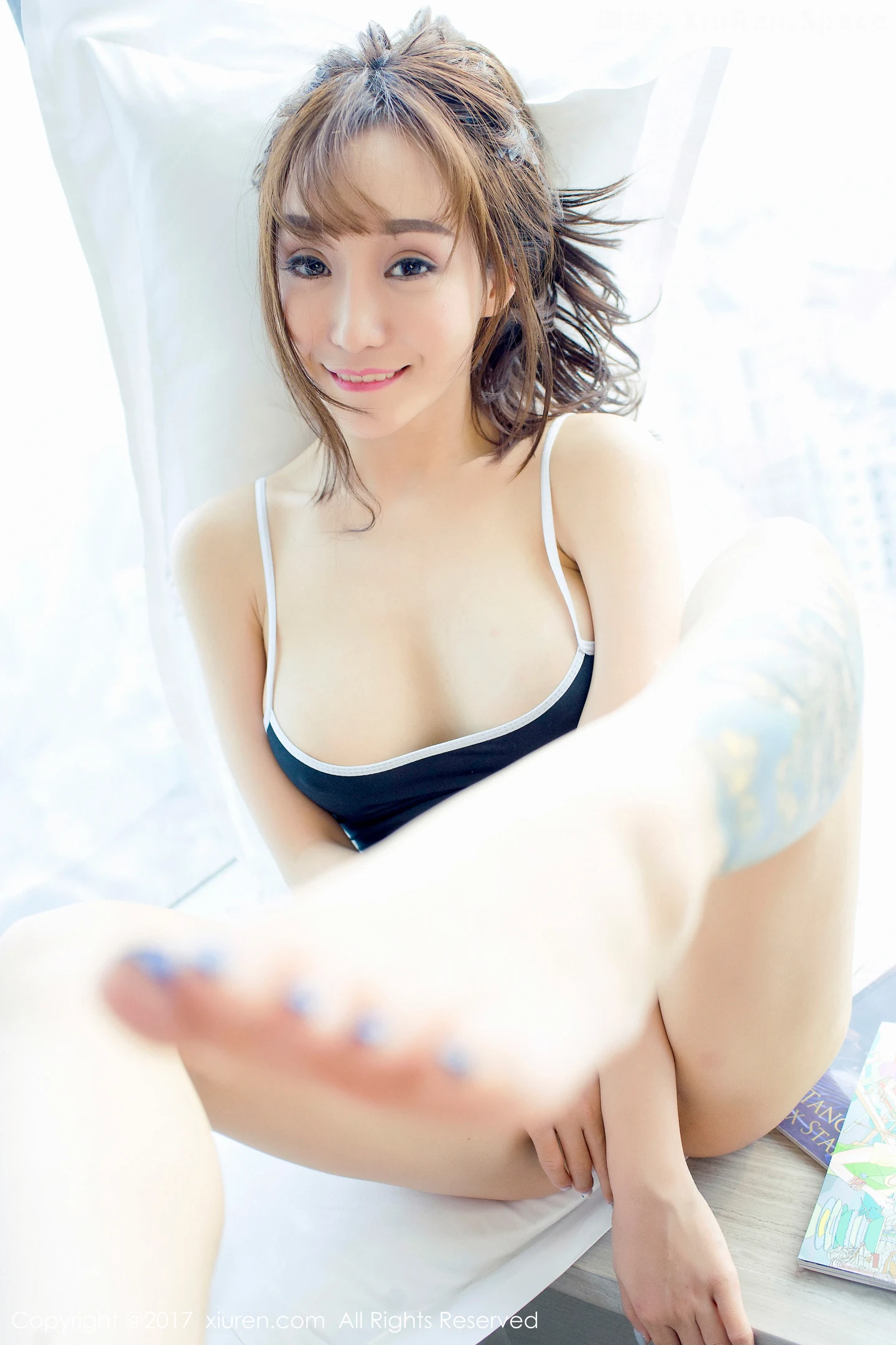 图片[4]-[XiuRen秀人网]VOL.821 网红嫩模顾灿床上半脱睡袍秀美乳加日系比基尼完美诱惑写真50P-秀人网官方网站